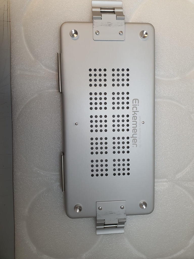 Silberner Deckel zu Klein-Set-Container, perforiert , 300 x 140 mm, mit Papierfilter und Halterung für Etiketten - Mit Kratzern