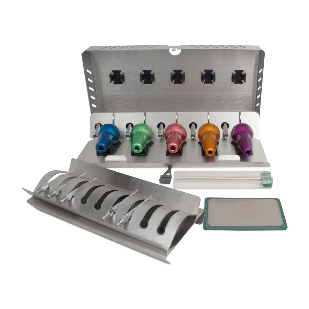 DENTANOMIC Macska Szett – Arany, vegyes nyéllel, 3 db standard nyéllel (zöld, kék és rózsaszín) + 2 db hosszú nyéllel (lila és narancssárga) + 2 mm-es és 3 mm-es elevator pengével + 1,5 mm-es, 2 mm-es és 3 mm-es luxator pengével + tárolóállvánnyal + élezőkészlettel + sterilizáló tartállyal